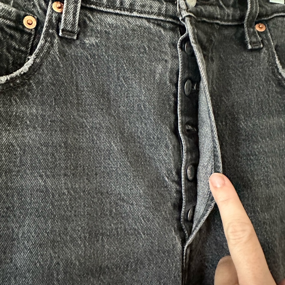 Levi’s High Rise Crop - Picture 2 of 4